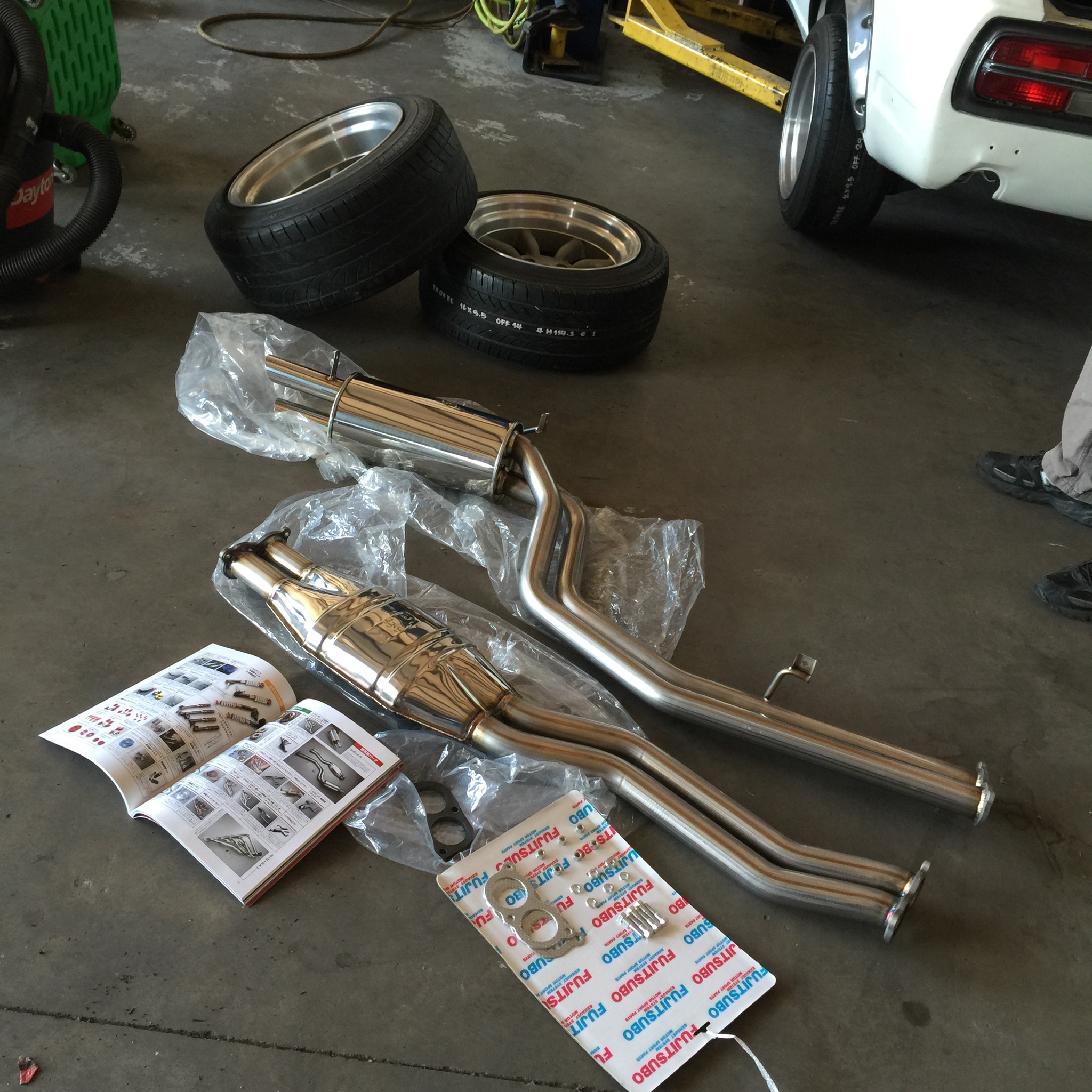 fujitsubo legalis r s30z 240zg 240z fujitsubo legalis r s30z 240zg 240z